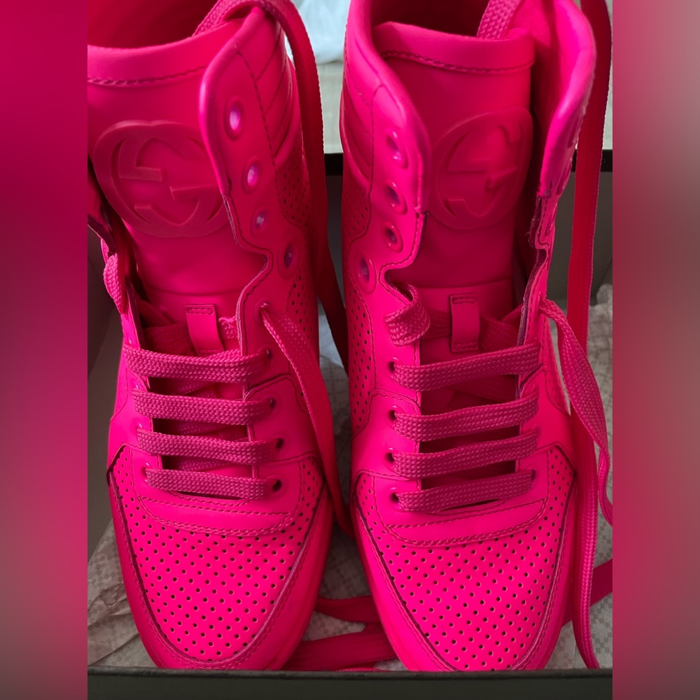 Gucci sneakers neon pink for womens - Picture 2 of 7